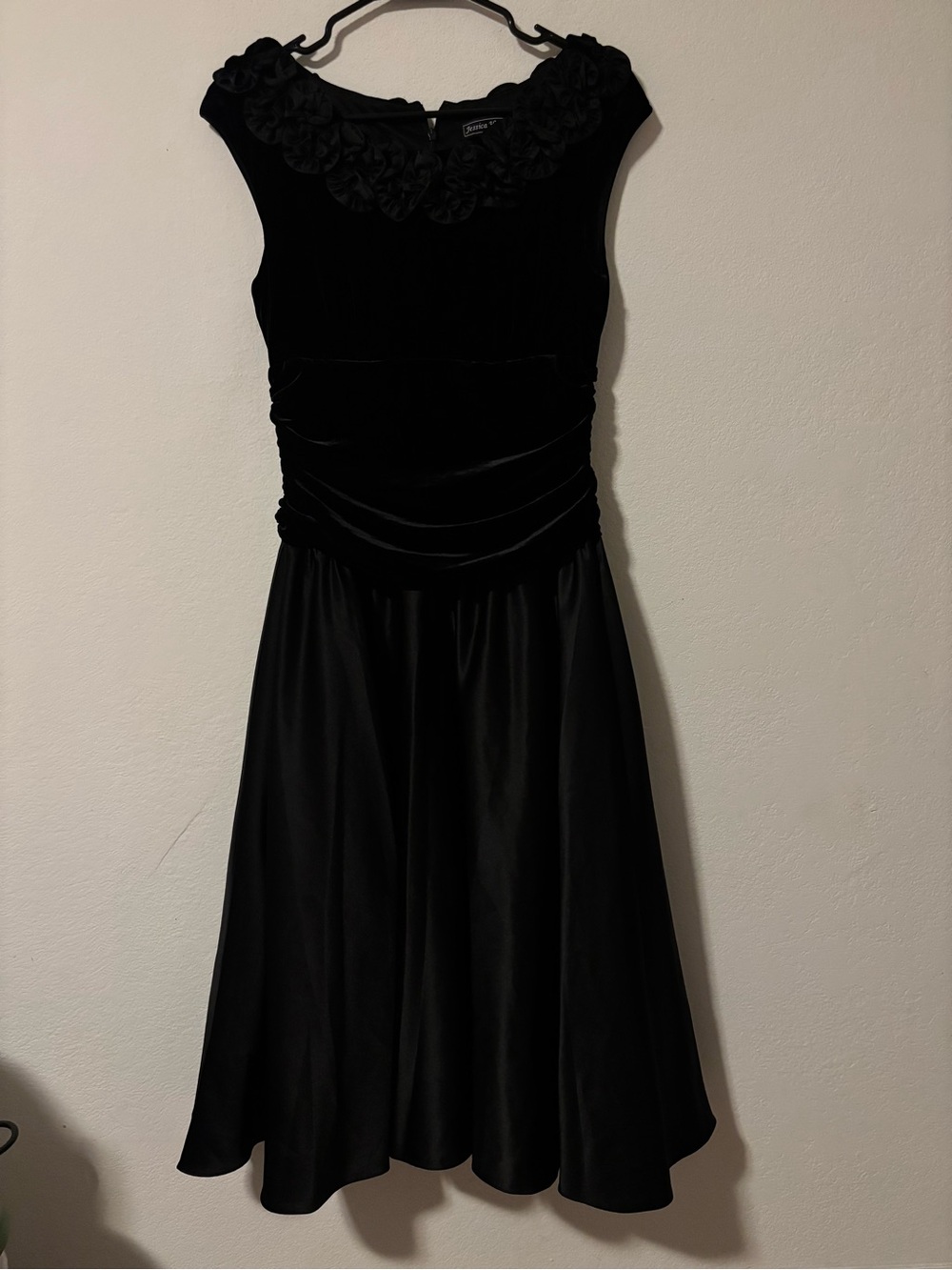 Jessica Howard Black Velvet Floral Collar Midi Dress